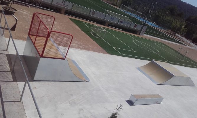 Urbe Adapta construye una nueva pista de skate en Olocau.