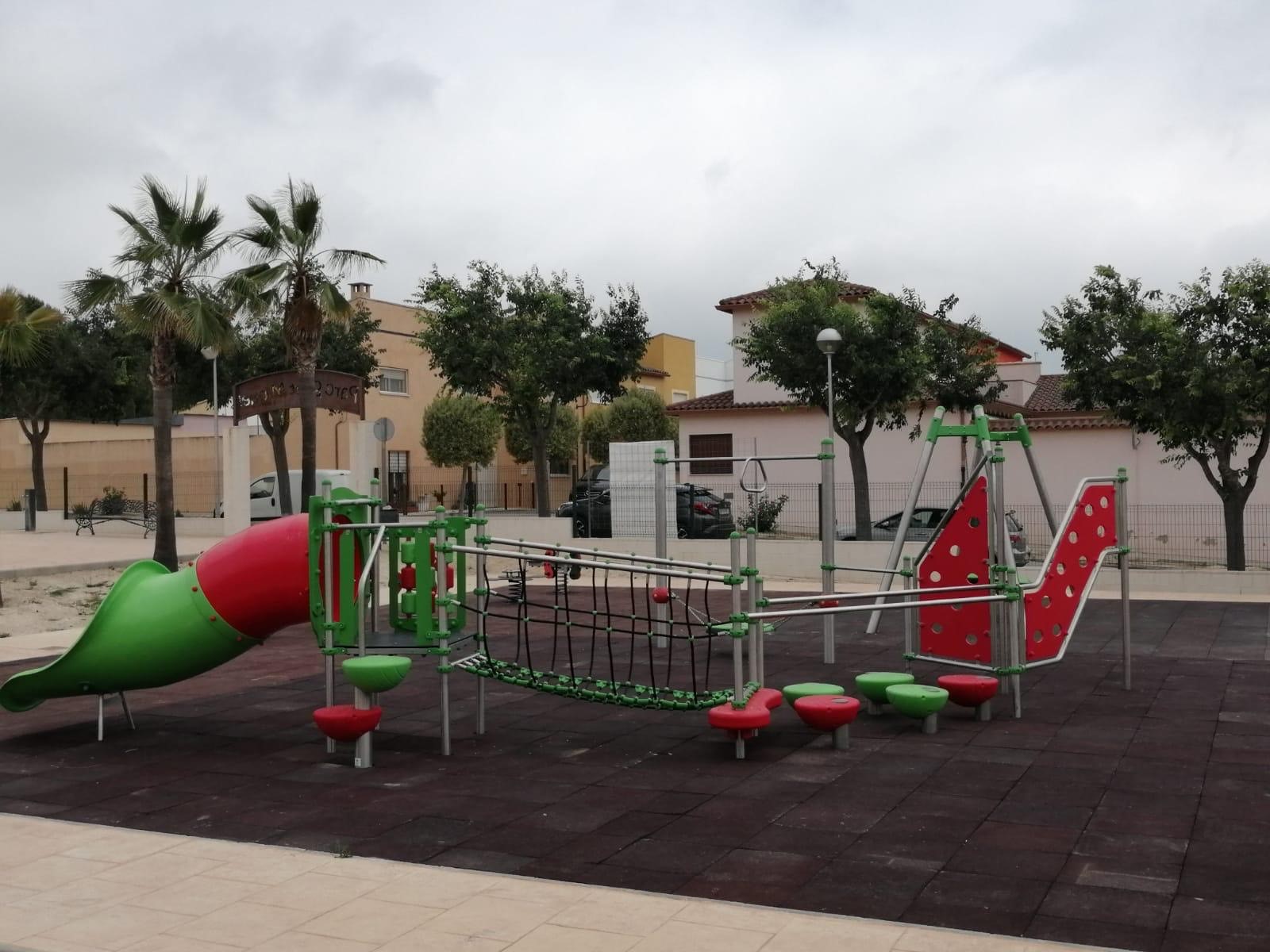 RemodelaciÃ³n parque infantil en GuadassÃ©quies